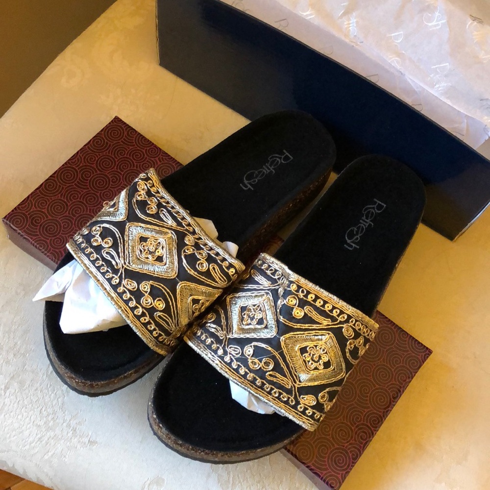NIB Refresh Black Embroidered Slides